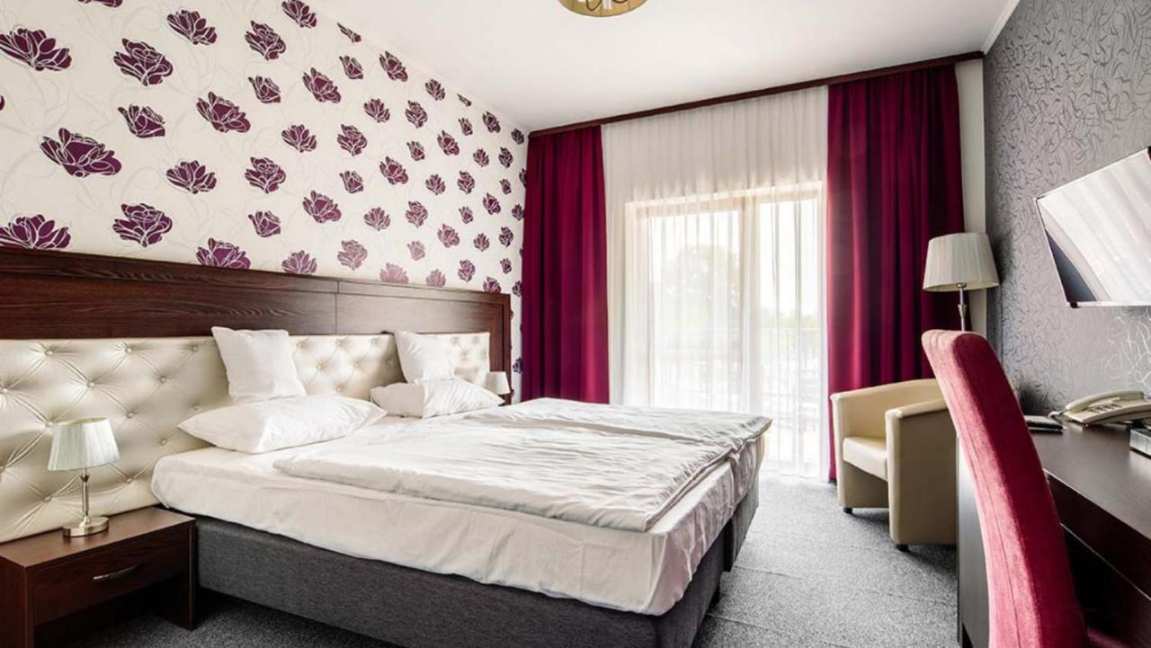 Session Hotel Рацкеве Экстерьер фото