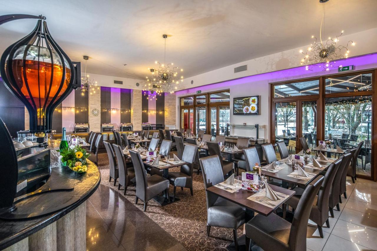 Session Hotel Рацкеве Экстерьер фото