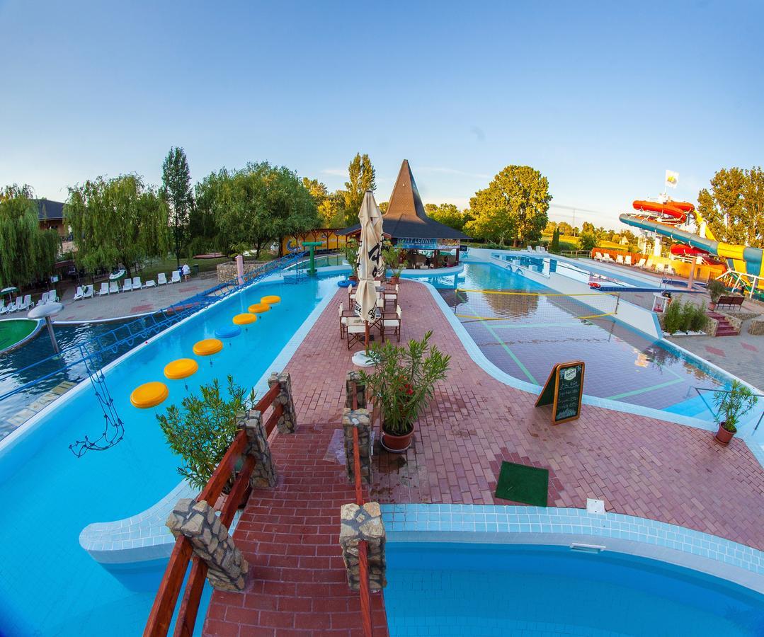 Session Hotel Рацкеве Экстерьер фото