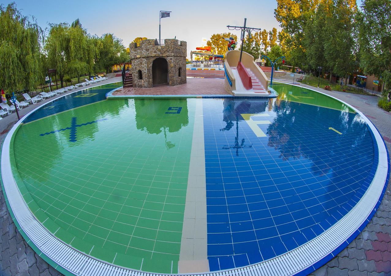 Session Hotel Рацкеве Экстерьер фото