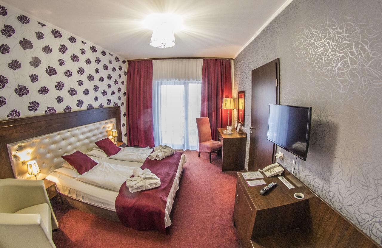 Session Hotel Рацкеве Экстерьер фото