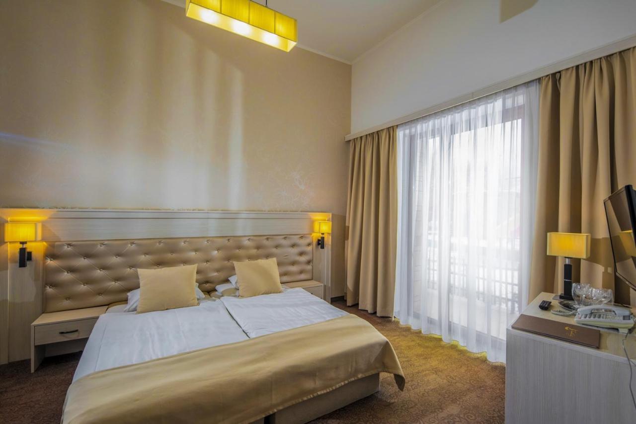 Session Hotel Рацкеве Экстерьер фото
