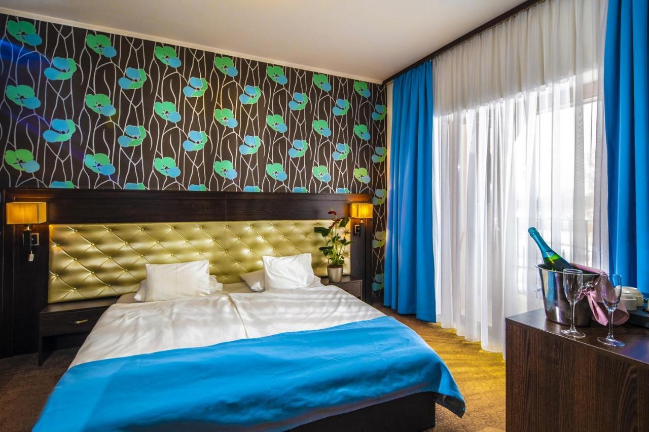 Session Hotel Рацкеве Экстерьер фото