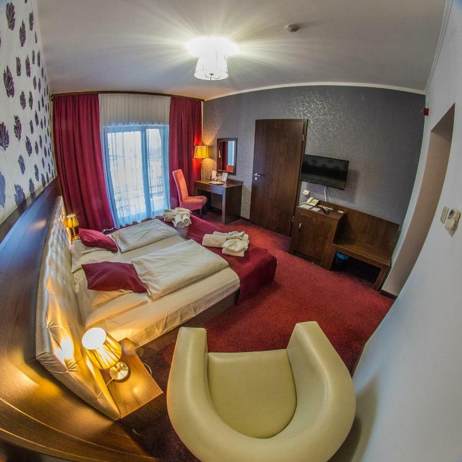 Session Hotel Рацкеве Экстерьер фото