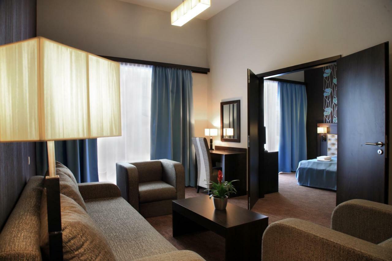 Session Hotel Рацкеве Экстерьер фото